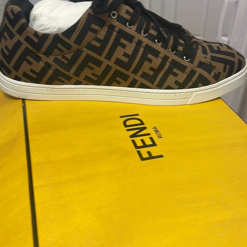 FENDI SNEAKERS
